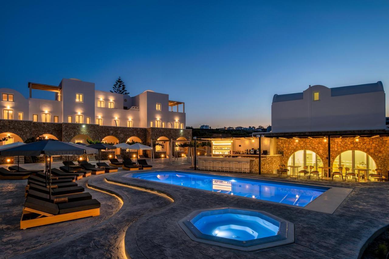 Aelia Luxury Suites Картерадос Экстерьер фото The hotel at night