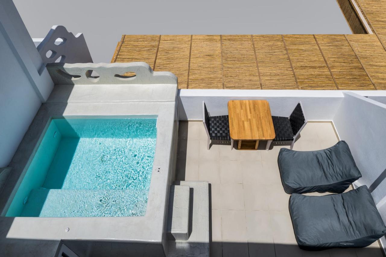Aelia Luxury Suites Картерадос Экстерьер фото A private pool at a hotel